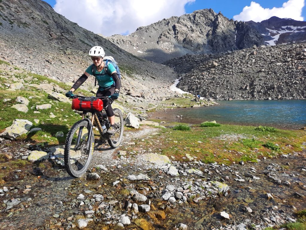 La traversée des Grisons en VTT Bikepacking offre de magnifiques paysages