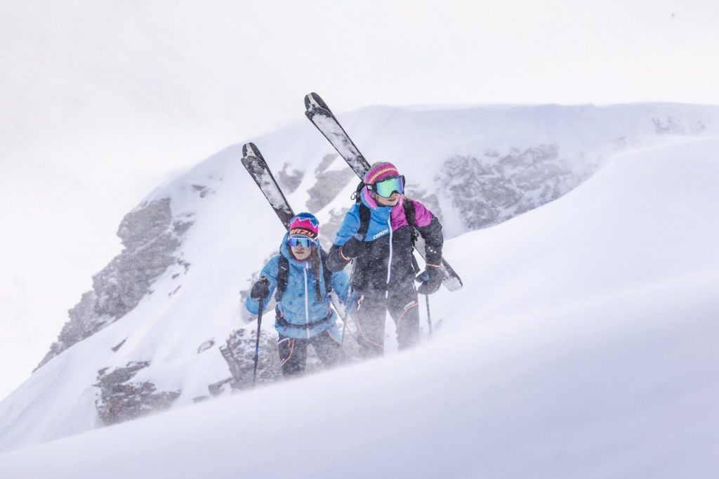 Vêtements Crazy Ideal en pratique sur du ski de randonnée